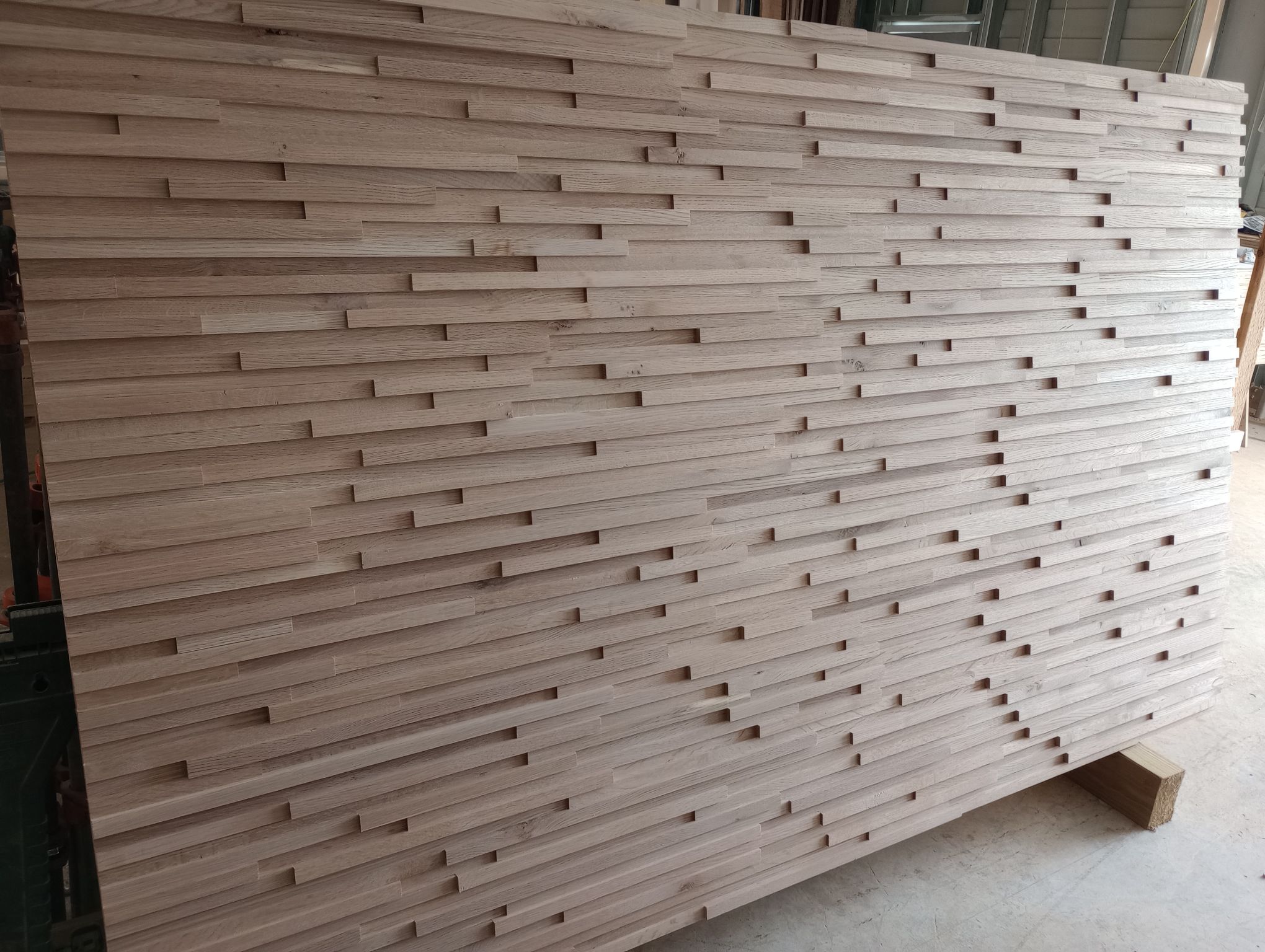 3D wall panel with staggered slats